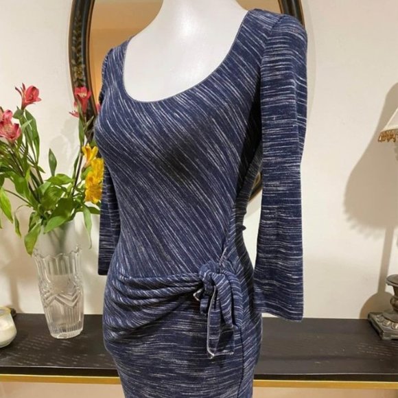 NWT! Max studio- Brand New Stretchy Dress-size XS - Picture 1 of 4